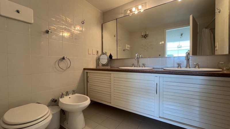 Departamento en venta en edificio primera línea